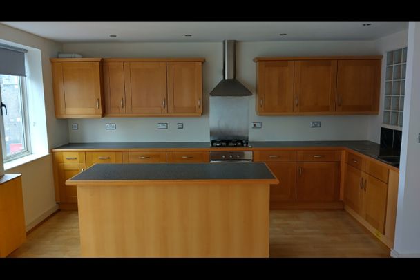 1 Bed Flat, The Coliseum, N8 - Photo 1