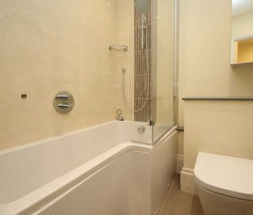 2 bed Flat for rent - Photo 5