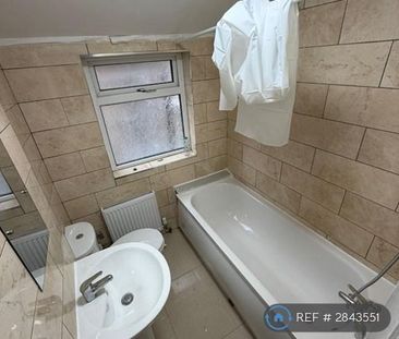 4 bedroom terraced house to rent - Photo 6