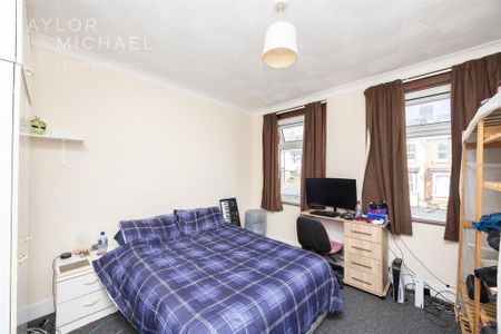 4 bedroom terraced house to rent - Photo 5
