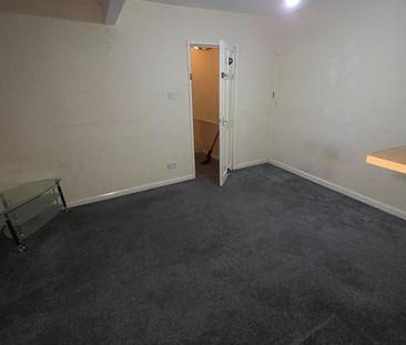2 Bed Terraced House, Nunnington St, LS12 - Photo 2