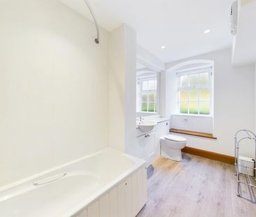 1 bedroom Flat To Let - Photo 3