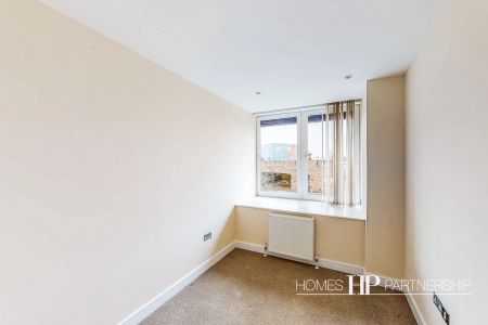 Albert Road, Horley, RH6 - Photo 5