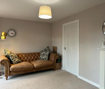 4 bedroom semi-detached house to rent - Photo 3