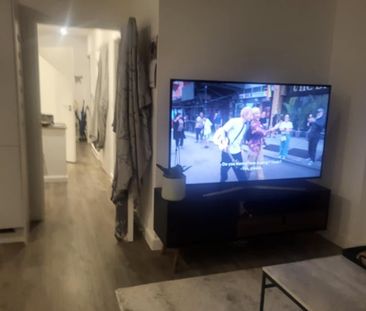 Room in a Shared Flat, Washboard Close, W3 - Photo 3