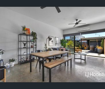 Live in style with low maintenance! - Photo 2