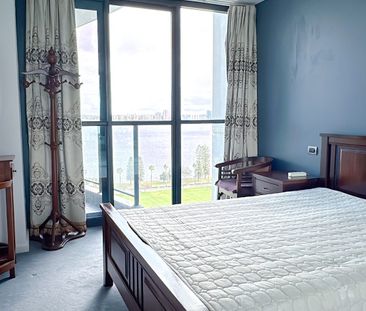 Furnished 2 bedroom 2 bathroom 2 car bay apartment available - Photo 5