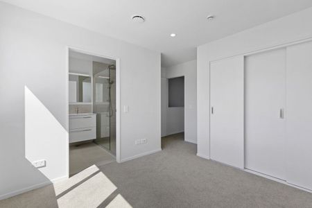 Brand new 3-bedroom Townhouse in fabulous Whitby - Photo 5