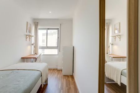 Avenida Engenheiro Arantes e Oliveira, Lisbon, Lisbon 1900-222 - Photo 2