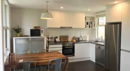 Modern 4BR Townhouse in Mount Cook - Photo 3