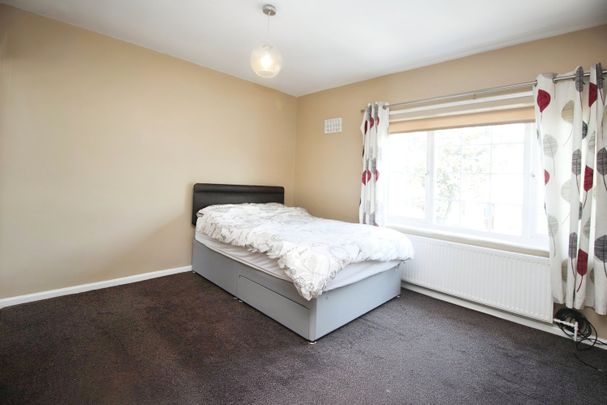 Terraced House to rent - Holburne Road, London, SE3 - Photo 1