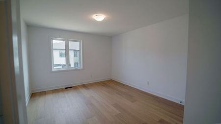 For Lease - 504 Tenor Ridge, Blossom Park - Airport and Area, Ontario - Photo 5