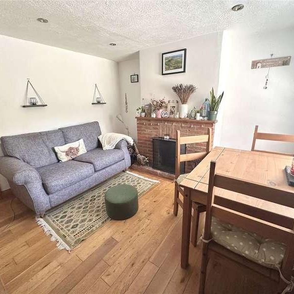 School Lane, Ewshot, Farnham, Hampshire, GU10 - Photo 1