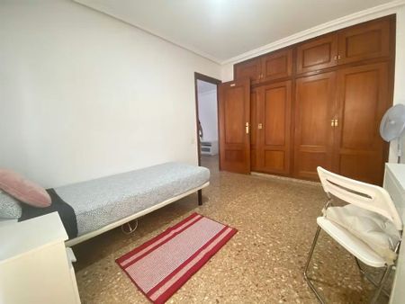 Avinguda de la Constitució, Valencia, Valencian Community 46009 - Photo 5