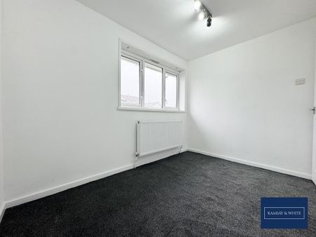 3 bedroom end of terrace house to rent - Photo 3