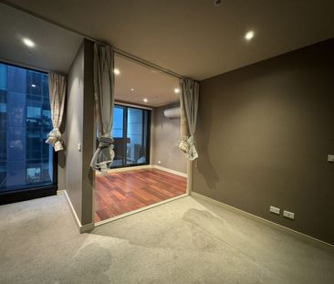 Comfortable Two-Bedroom Apartment in the Istana Building - Photo 2