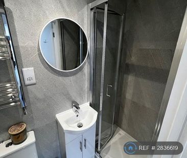 5 bedroom detached house to rent - Photo 3