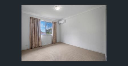 Spacious Unfurnished Family Home in Quiet Calamvale Location - Available from April - Photo 3