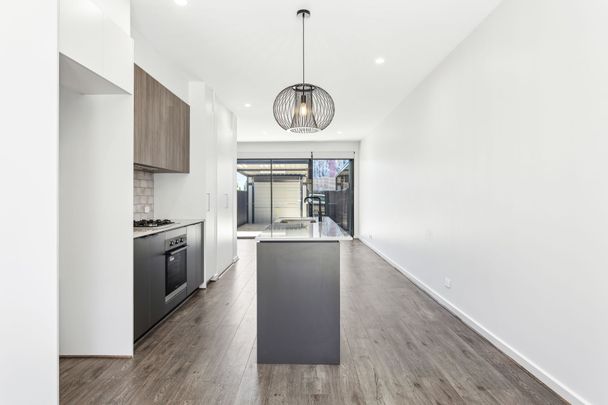 Ideally Located - Brand New Townhome &excl; - Photo 1