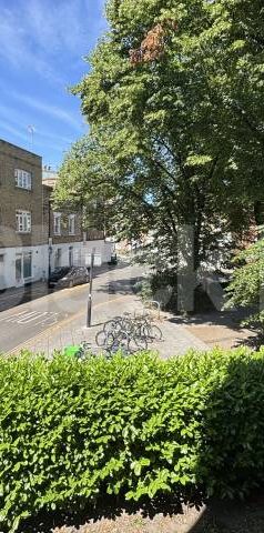 Duplex apartment in the highly desirable, 'Cleaver Square' area of Kennington - Photo 2
