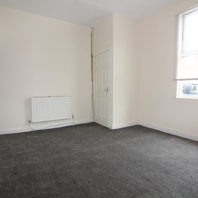 2 Bedroom Mid Terraced House - Photo 1