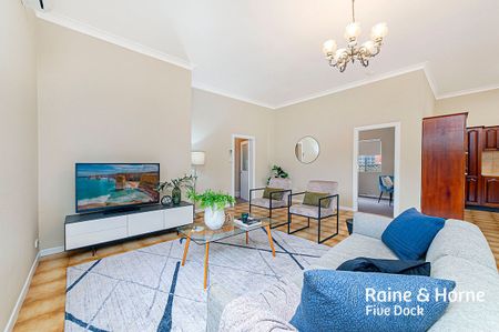 Superb 5 Bedroom Family Home | Extra Convenient Location - Photo 5