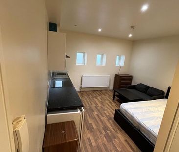 Studio Flat, Church Road, NW4 - Photo 4
