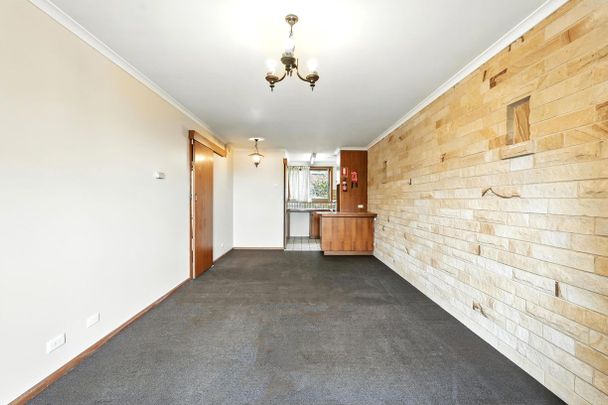 Tidy Two Bedroom Unit in a great location - Photo 1