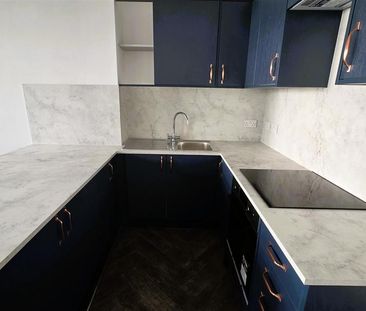 3 bedroom flat to rent - Photo 4