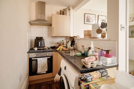 1 Bed Flat - Photo 4