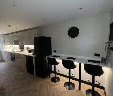 Stonecliffe Lawn (Room 4), Farnley, Leeds - Photo 2
