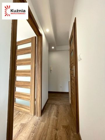 Bez mebli, duży balkon, oddzielna kuchnia! - Фото 5