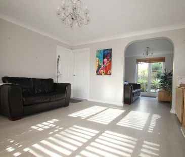 4 bedroom detached house to rent - Photo 2