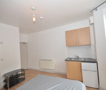 Bedsit, Laleham Road, SE6 - Photo 1