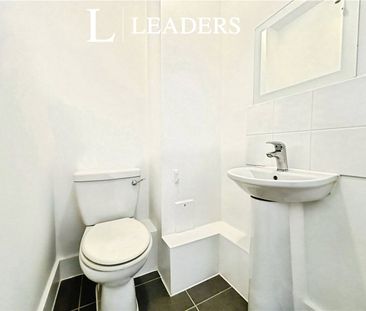 2 bedroom apartment to rent Victoria Avenue, Southend-on-Sea, Essex... - Photo 4