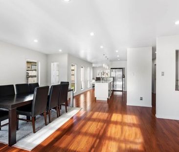 A Sunny 5 bedroom house in Flatbush - Photo 2
