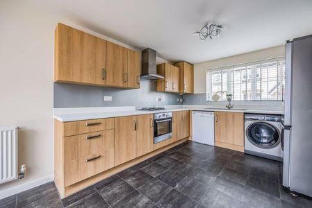 3 bedroom semi-detached house to rent - Photo 5