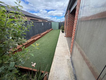 Splendid 4Br Home in Truganina! - Photo 4