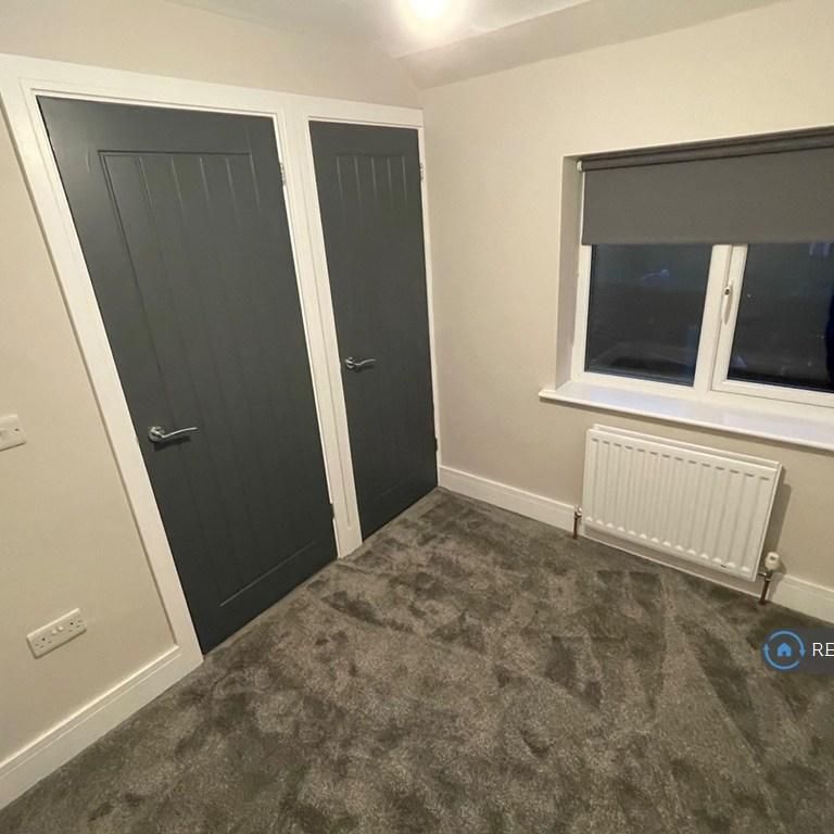 3 bedroom end of terrace house to rent - Photo 1