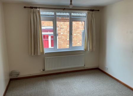 3 bedroom flat to rent - Photo 2