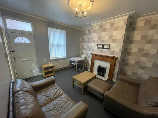 Recreation Mount, Leeds - Photo 1