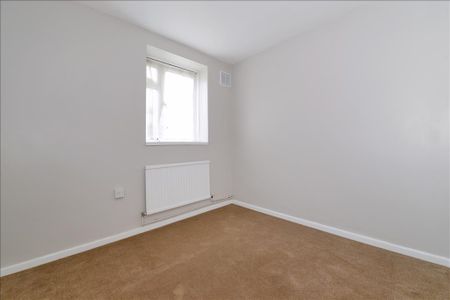 Oaklands Estate, . - Photo 2