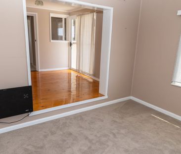 Generous 4 Bedroom, 3 Bathroom Home with Flexible Living - Photo 2