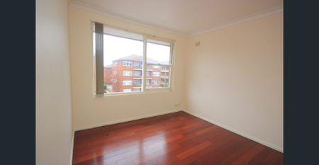 CONVENIENCE, CONVENIENCE, CONVENIENCE - Photo 4