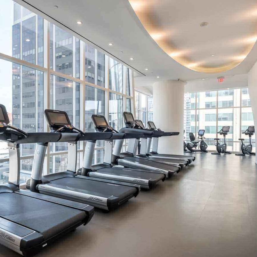 For Lease - 1 Bloor Street Unit# 2101, Toronto, Ontario - Photo 1