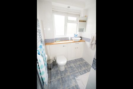 2 Bed Flat, Thomas A Beckett Close, HA0 - Photo 5