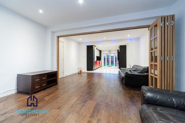 Brookfield Crescent, Mill Hill, NW7 - Five Bedroom Semi-Detached House To Rent - £912pw / £3,950pcm - Photo 1