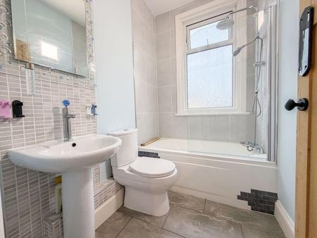 2 bedroom terraced house to rent - Photo 4