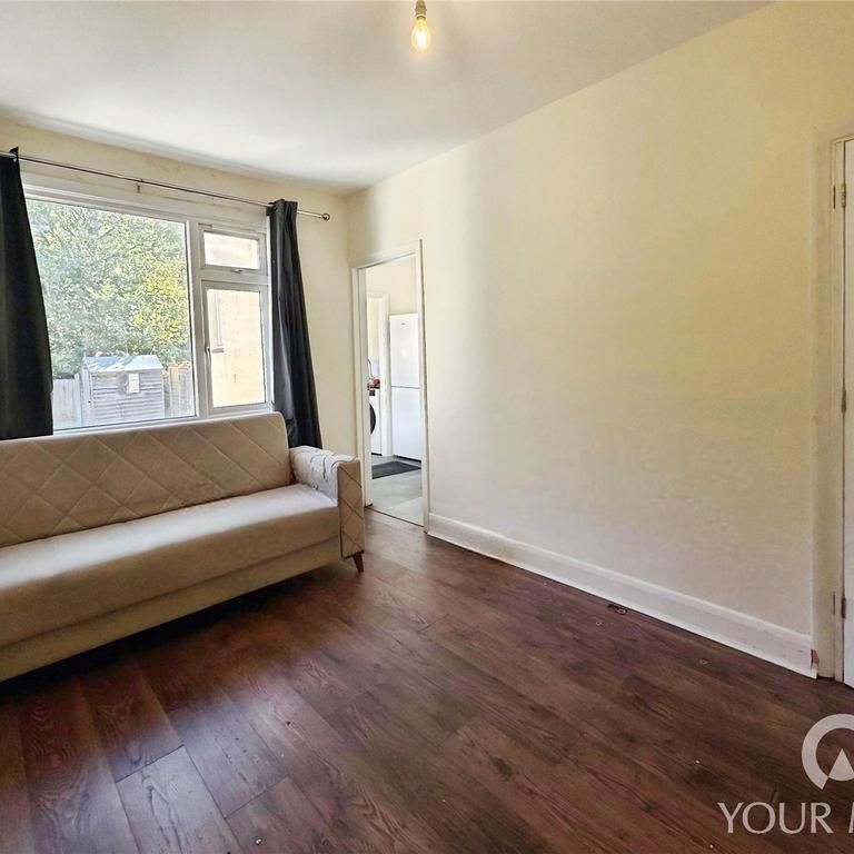 2 bedroom maisonette to rent - Photo 1