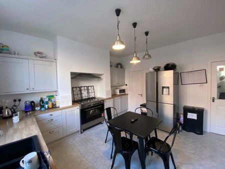1 bedroom in a house share to rent - Photo 3